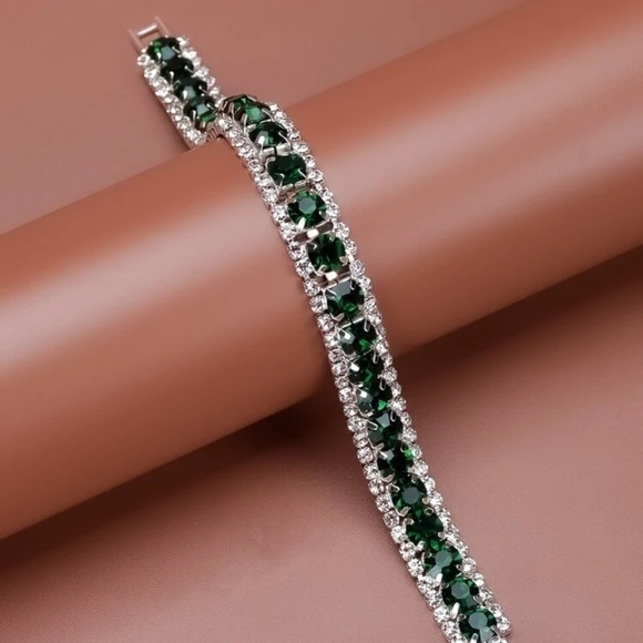 Green and Gold Beaded Bracelet Set and earrings and extra bracelet included NWT - Picture 2 of 7